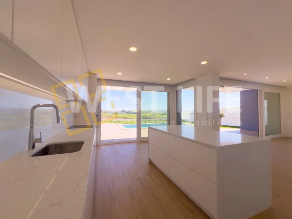 Moradia T4 para Venda em São Pedro da Cadeira Foto 17