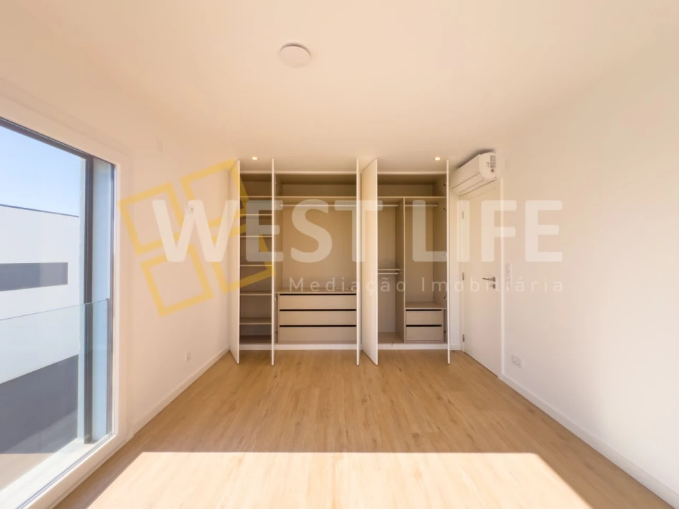 Moradia T4 para Venda em São Pedro da Cadeira Foto 30