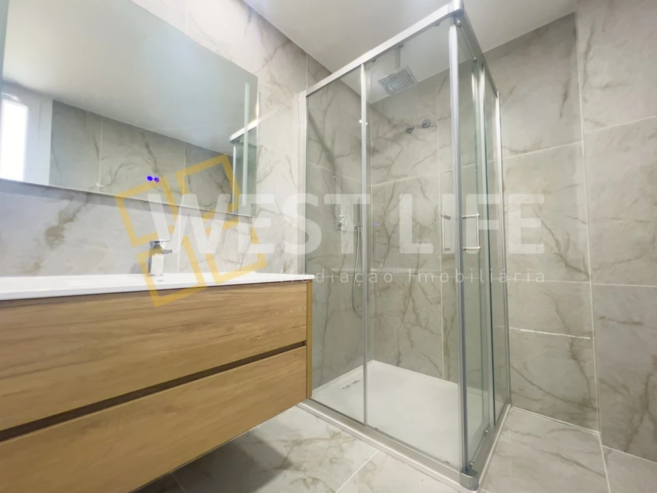 Moradia T4 para Venda em São Pedro da Cadeira Foto 32