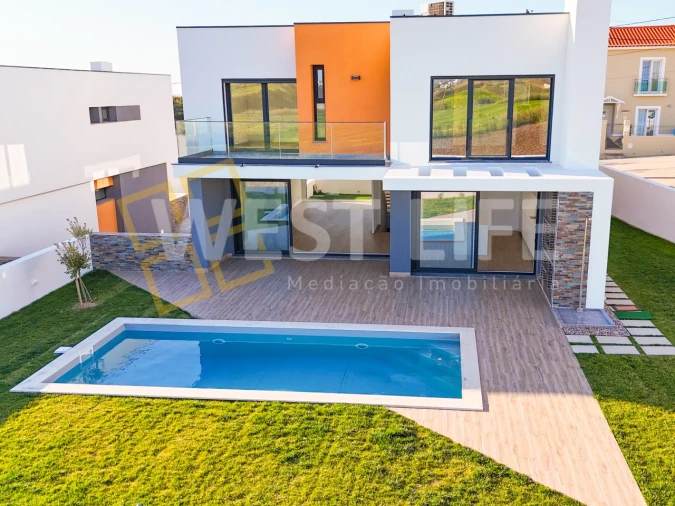 Moradia T4 para Venda em São Pedro da Cadeira Foto 1