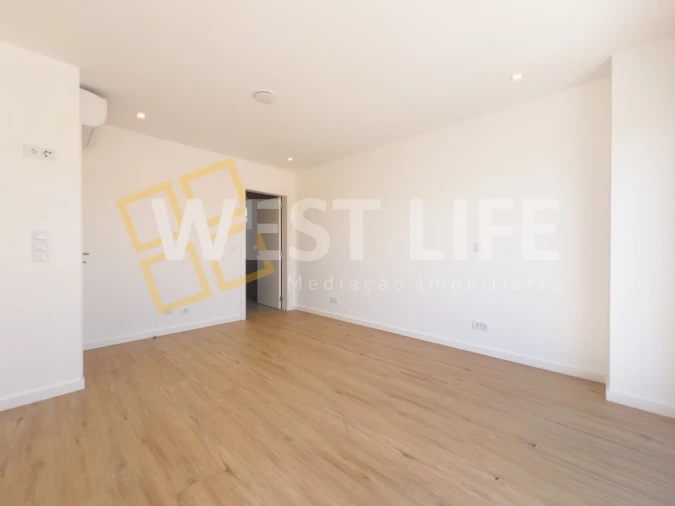 Moradia T4 para Venda em São Pedro da Cadeira Foto 26