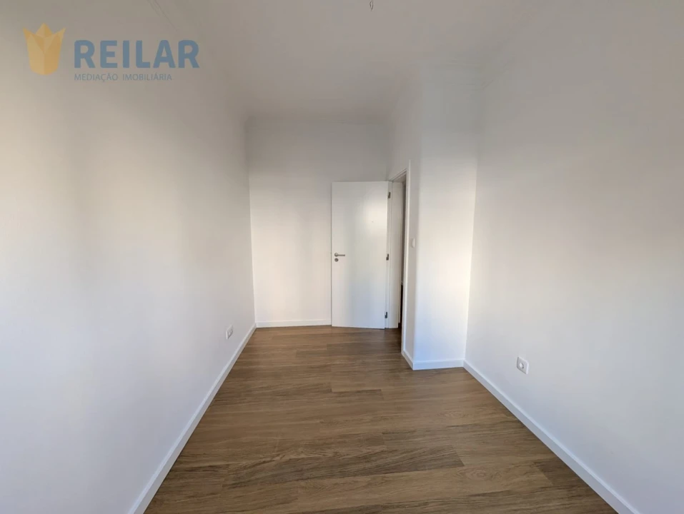 Apartamento T2 para Arrendamento em Benfica Foto 9