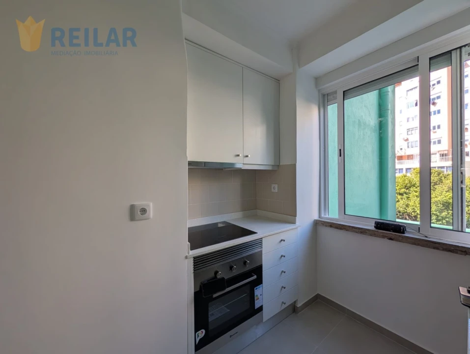 Apartamento T2 para Arrendamento em Benfica Foto 5