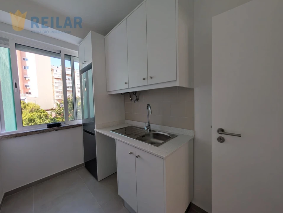 Apartamento T2 para Arrendamento em Benfica Foto 6