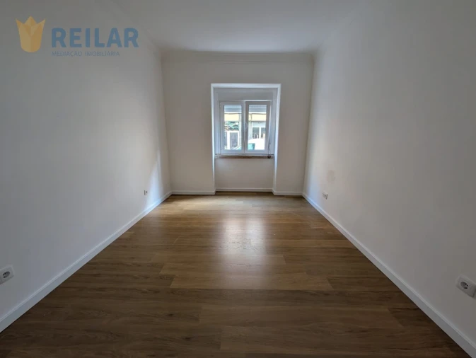 Apartamento T2 para Arrendamento em Benfica Foto 2