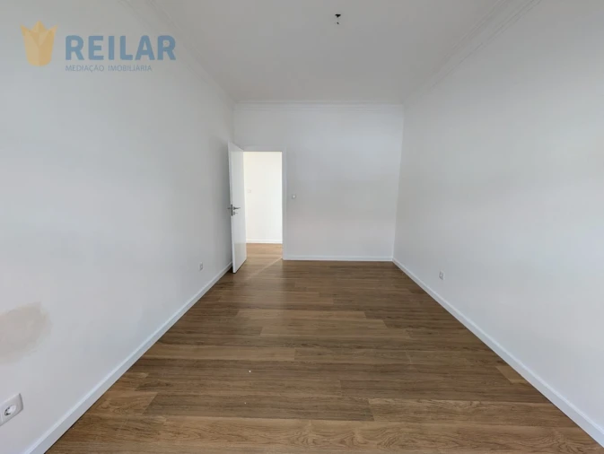 Apartamento T2 para Arrendamento em Benfica Foto 3