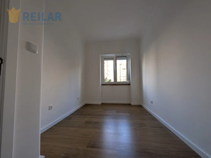 Apartamento T2 para Arrendamento em Benfica Foto 8