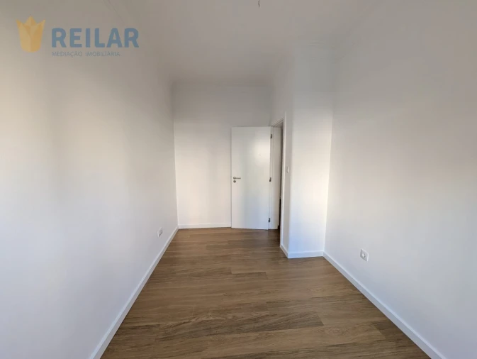 Apartamento T2 para Arrendamento em Benfica Foto 9