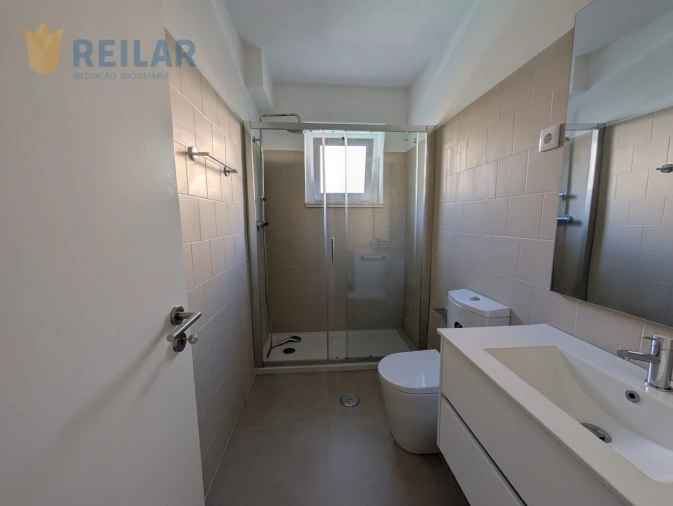 Apartamento T2 para Arrendamento em Benfica Foto 4