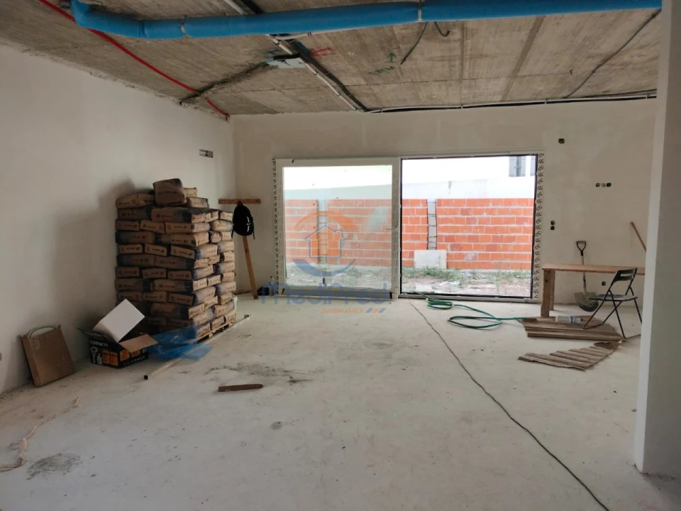 Moradia T4 para Venda em Pontinha e Famões Foto 4