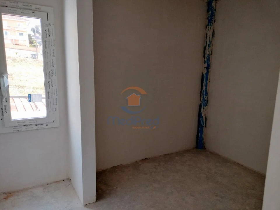 Moradia T4 para Venda em Pontinha e Famões Foto 13