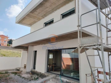 Moradia T4 para Venda em Pontinha e Famões