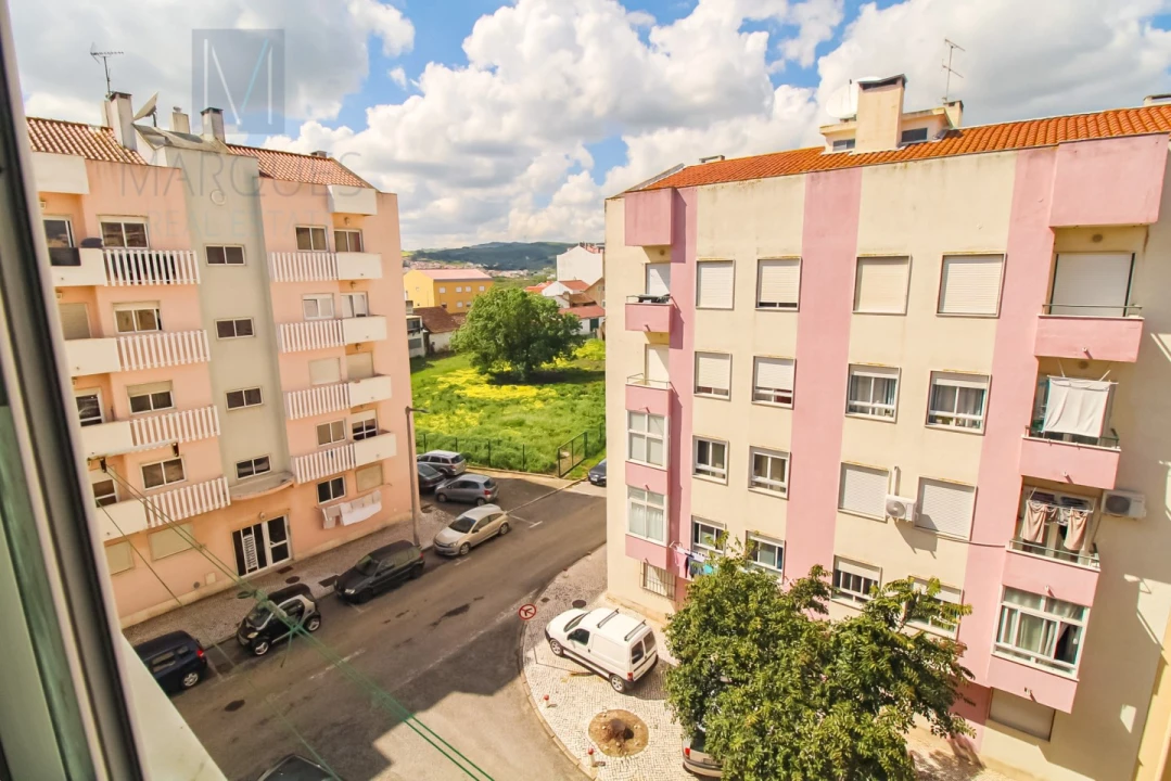 Apartamento T2 para Venda em Carregado e Cadafais Foto 3