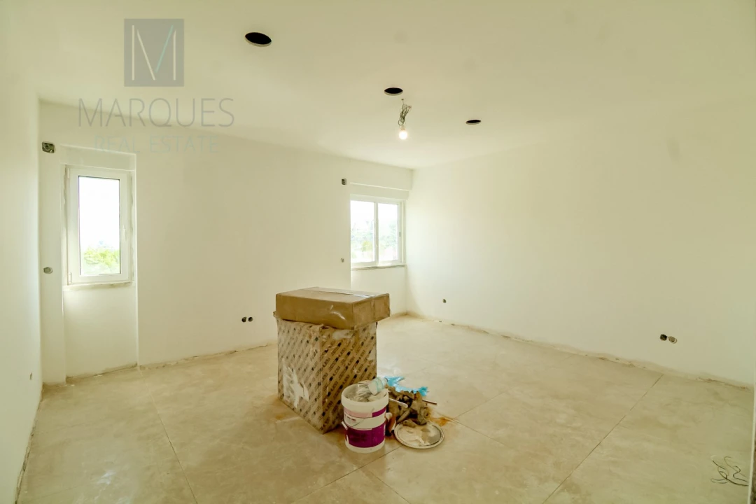 Apartamento T2 para Venda em Carregado e Cadafais Foto 7