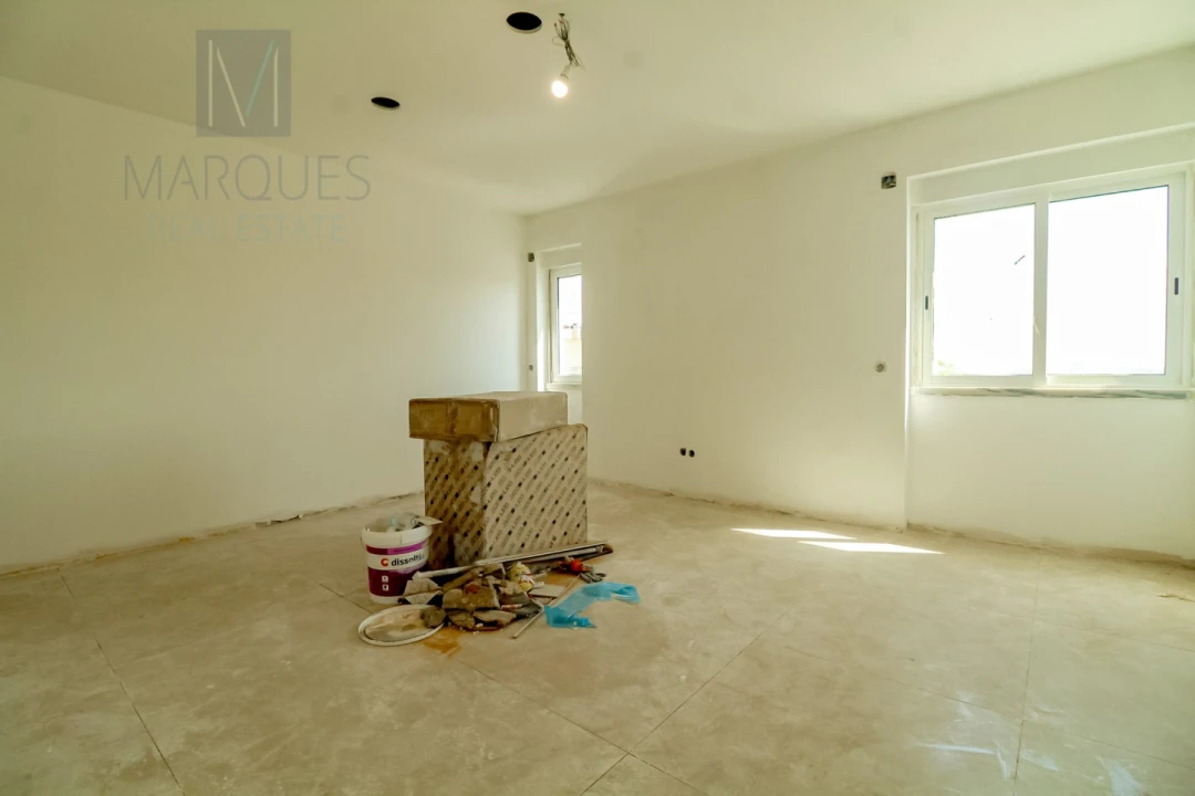 Apartamento T2 para Venda em Carregado e Cadafais Foto 8