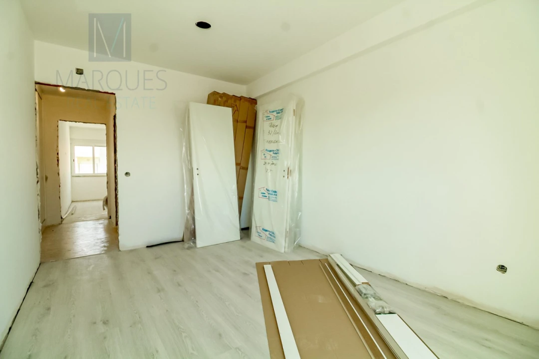 Apartamento T2 para Venda em Carregado e Cadafais Foto 11