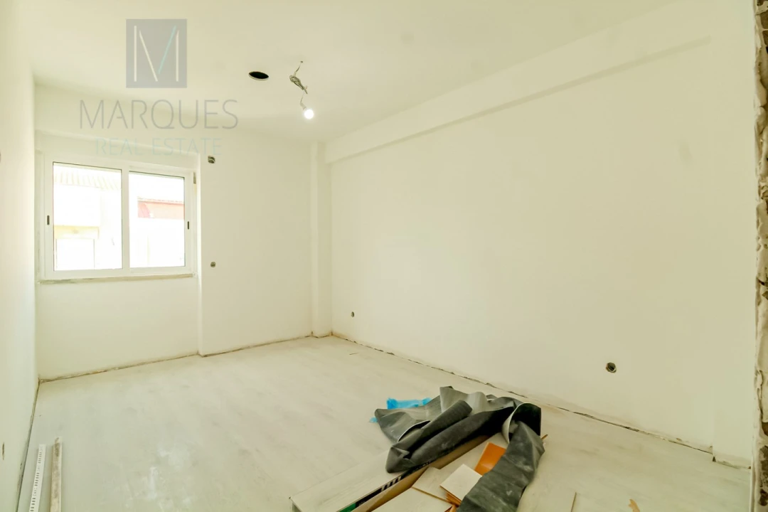 Apartamento T2 para Venda em Carregado e Cadafais Foto 15