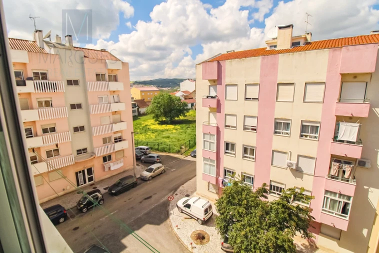 Apartamento T2 para Venda em Carregado e Cadafais Foto 3