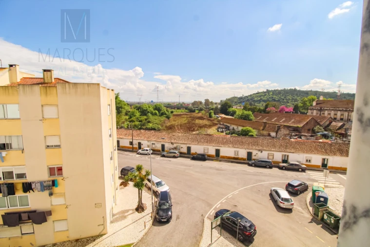 Apartamento T2 para Venda em Carregado e Cadafais Foto 9