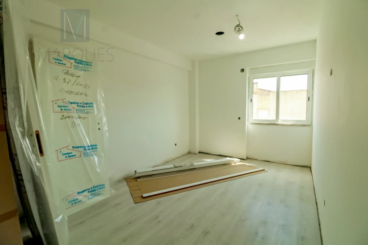 Apartamento T2 para Venda em Carregado e Cadafais Foto 12
