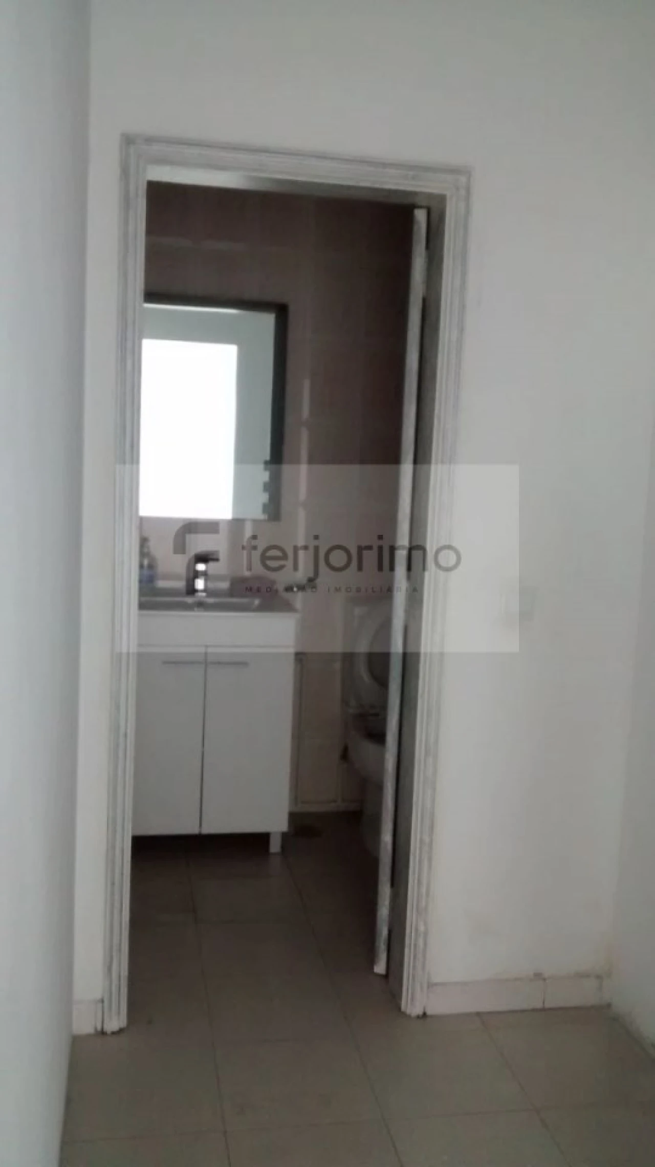 Loja para Arrendamento em Mesão Frio Foto 4