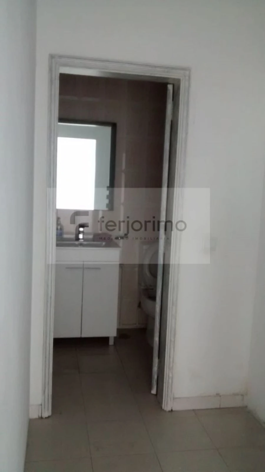 Loja para Arrendamento em Mesão Frio Foto 4