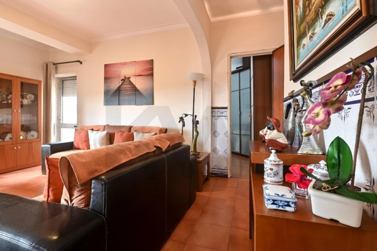 Apartamento T3 para Venda em Massamá e Monte Abraão Foto 2