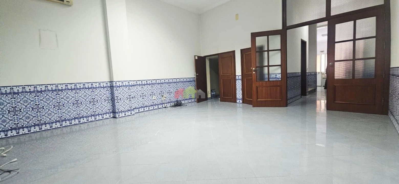 Loja para Arrendamento em Barreiro e Lavradio Foto 1