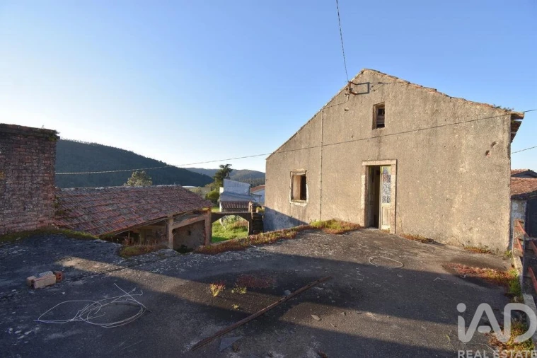 Moradia T3 para Venda em Vila Nova Foto 11