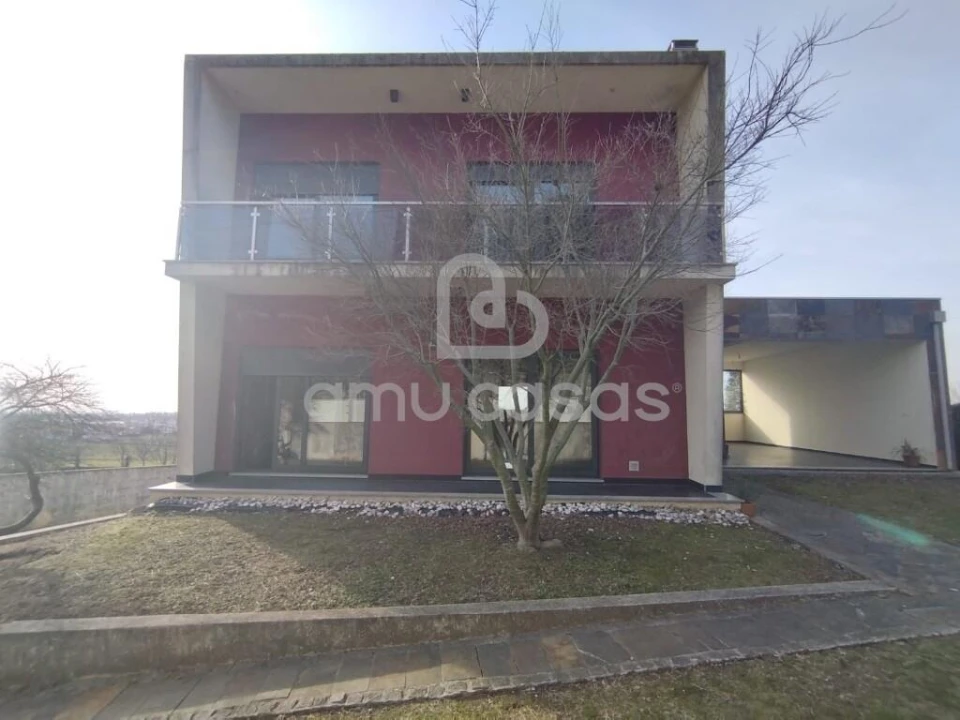 Moradia T4 para Venda em Branca Foto 1