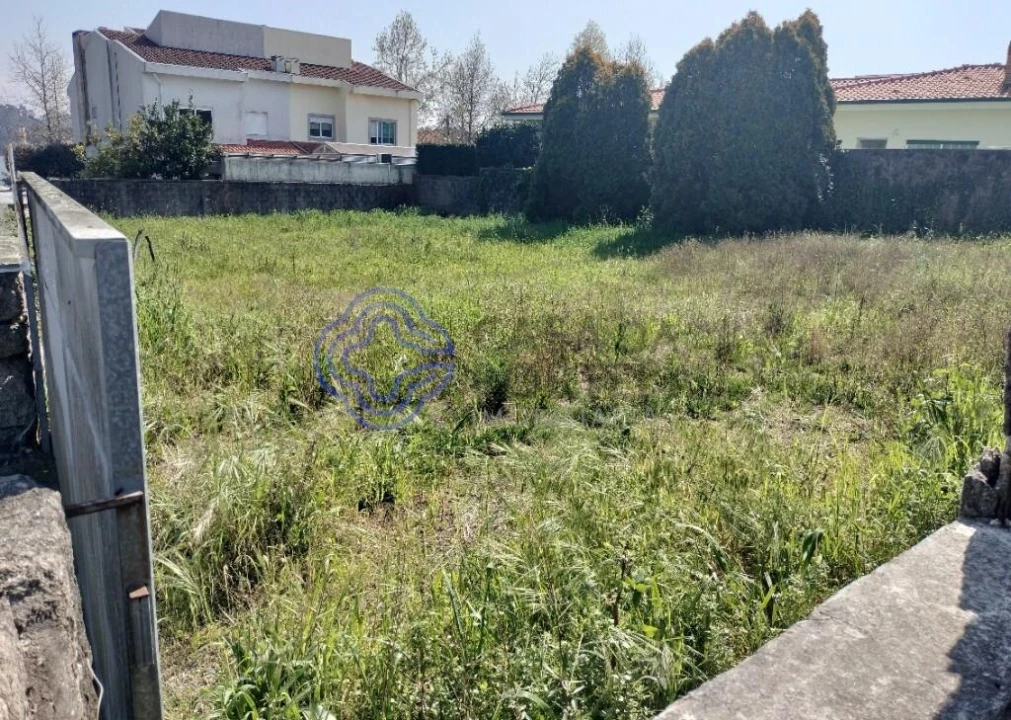 Terreno para Venda em Cidade da Maia Foto 8