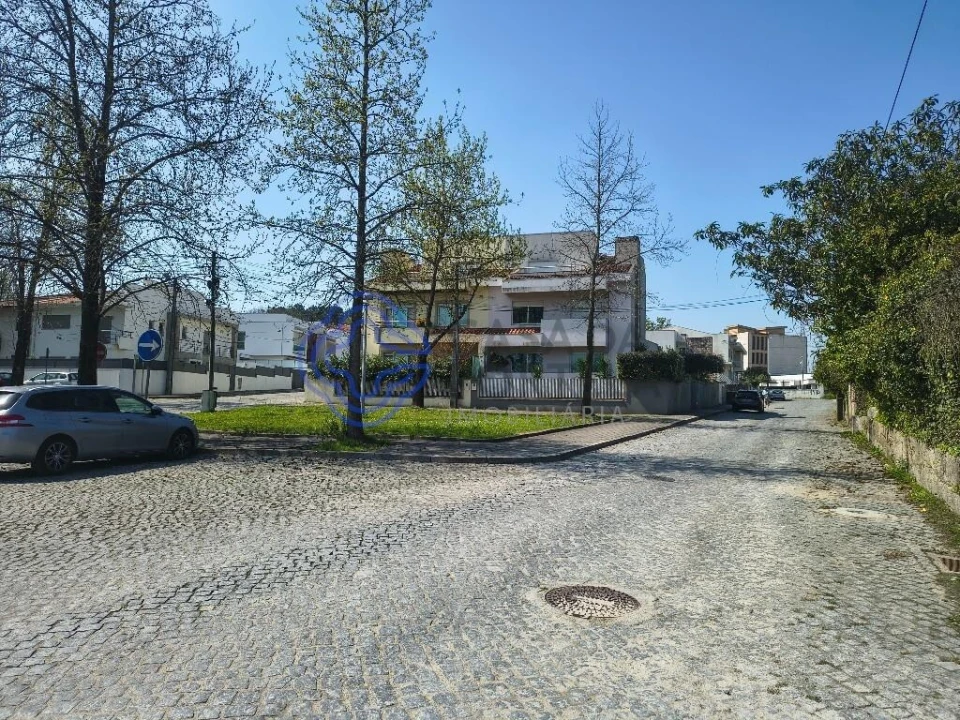 Terreno para Venda em Cidade da Maia Foto 16