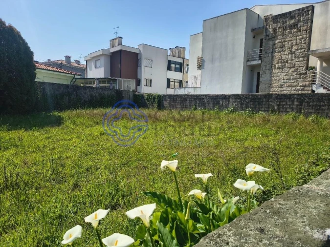 Terreno para Venda em Cidade da Maia Foto 1
