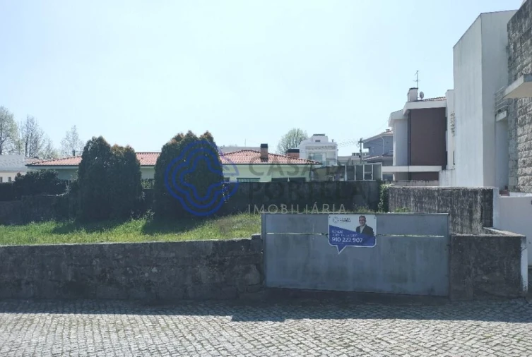 Terreno para Venda em Cidade da Maia Foto 9