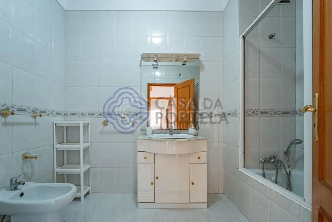 Apartamento T2 para Venda em Canelas Foto 17