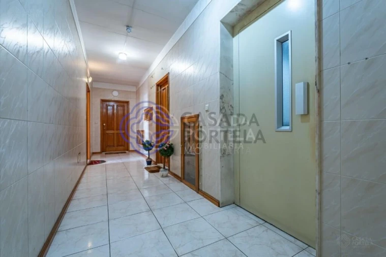 Apartamento T2 para Venda em Canelas Foto 2