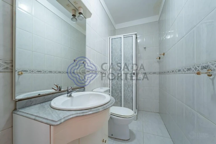 Apartamento T2 para Venda em Canelas Foto 9