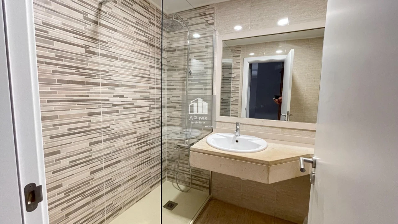 Apartamento T2 para Venda em Caparica e Trafaria Foto 10