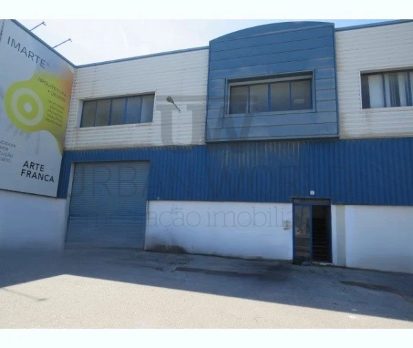 Armazém para Venda em Alverca do Ribatejo e Sobralinho