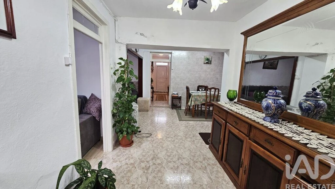 Moradia T2 para Venda em Achadinha Foto 1