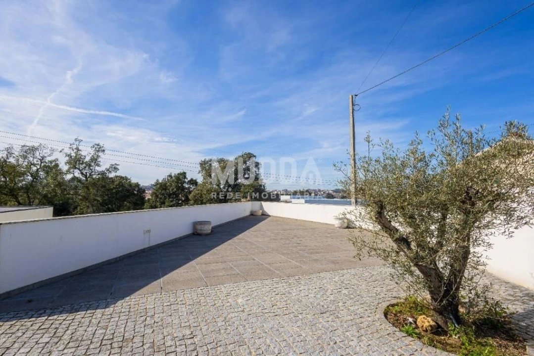 Moradia T4 para Venda em São Roque Foto 9