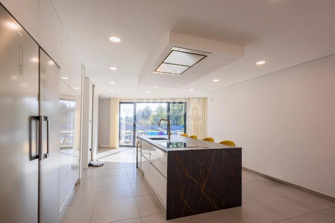 Moradia T4 para Venda em São Roque Foto 32