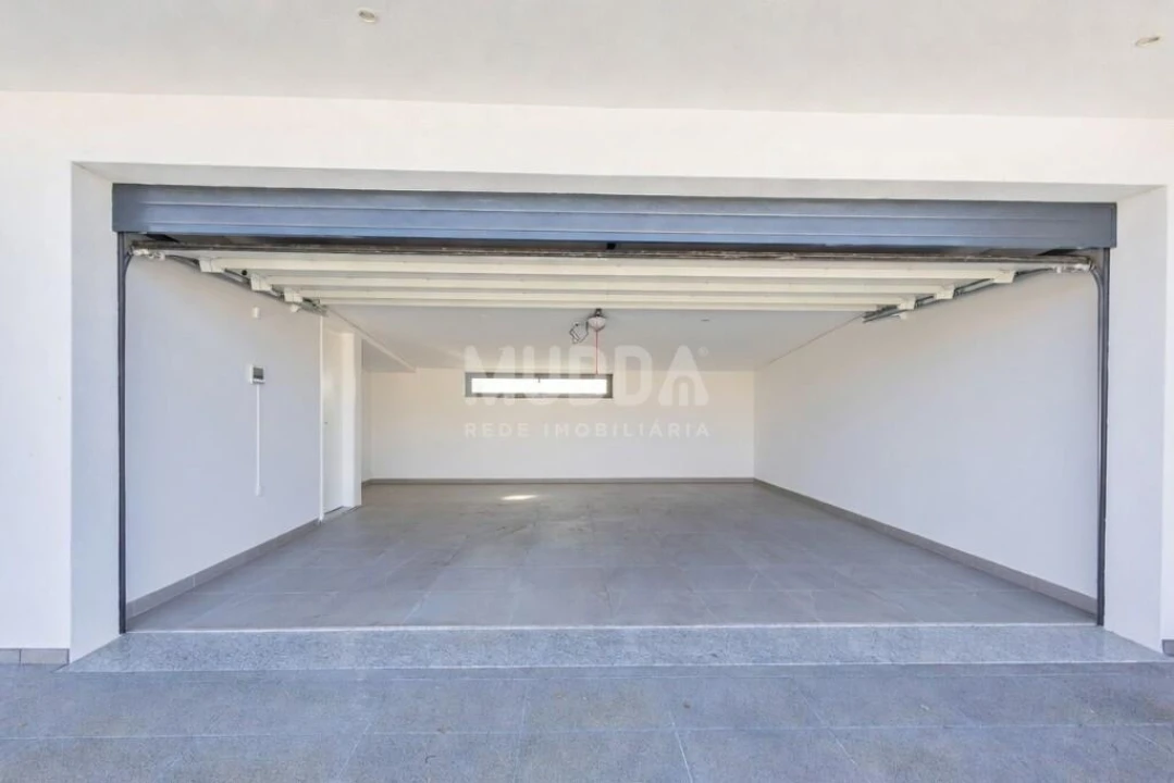 Moradia T4 para Venda em São Roque Foto 7