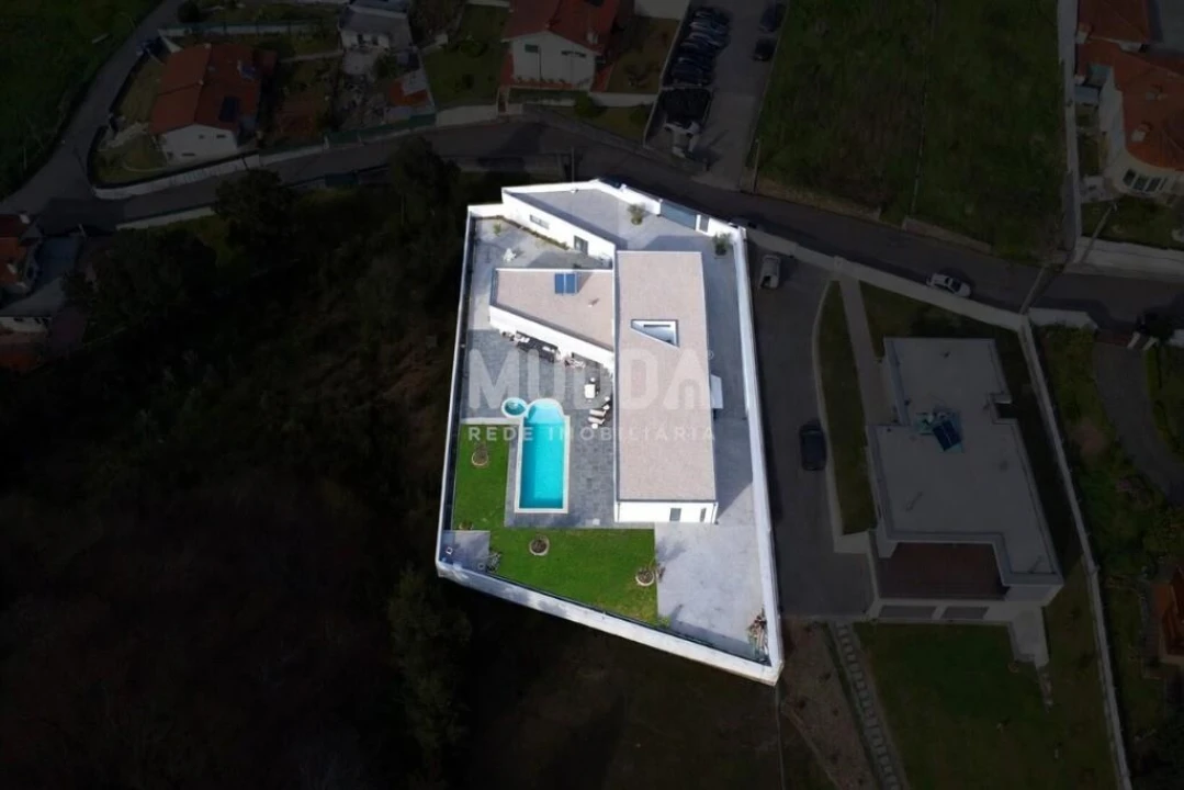 Moradia T4 para Venda em São Roque Foto 2