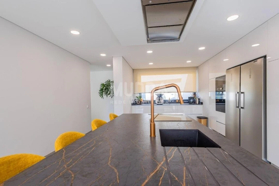 Moradia T4 para Venda em São Roque Foto 35