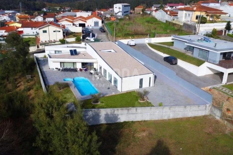 Moradia T4 para Venda em São Roque Foto 1