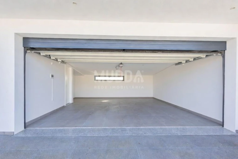 Moradia T4 para Venda em São Roque Foto 7