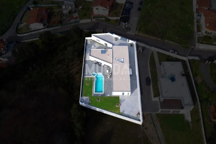 Moradia T4 para Venda em São Roque Foto 2