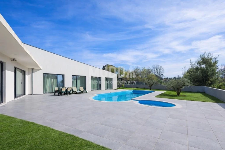 Moradia T4 para Venda em São Roque Foto 15