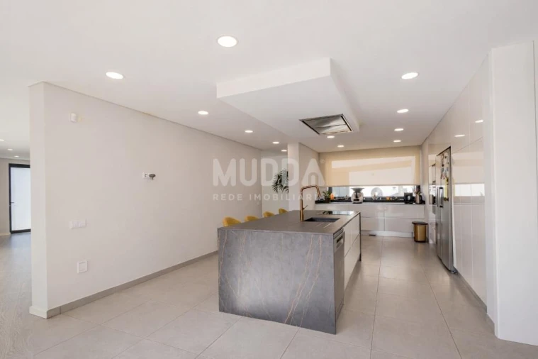 Moradia T4 para Venda em São Roque Foto 31